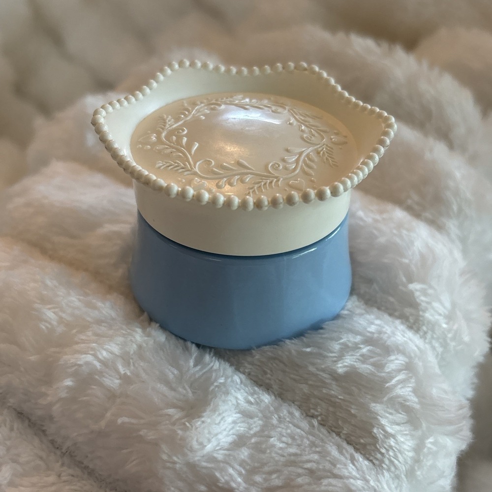 Vintage Avon 1970's Here's my Heart Cream Scahet Blue Milk Glass Jar .66oz